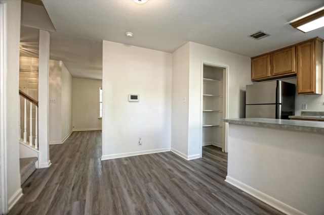 101 S Mockingbird CIR, Cedar Creek, TX 78612