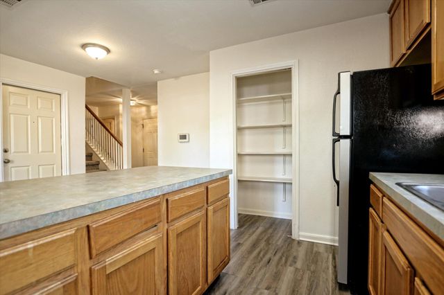 101 S Mockingbird CIR, Cedar Creek, TX 78612