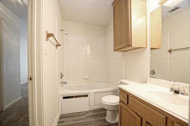 101 S Mockingbird CIR, Cedar Creek, TX 78612