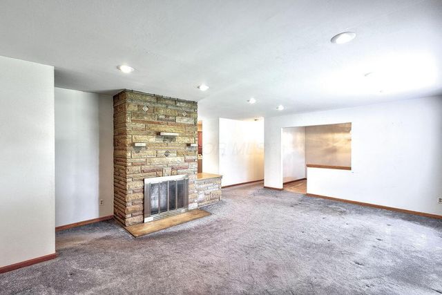 111 Barb Avenue, Heath, OH 43056