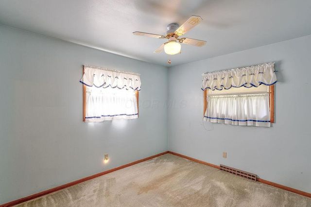 111 Barb Avenue, Heath, OH 43056