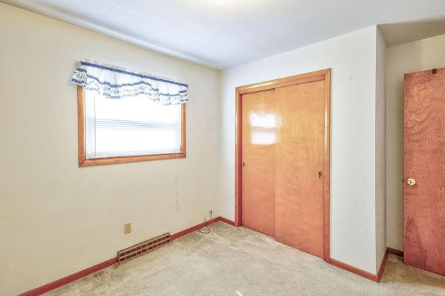 111 Barb Avenue, Heath, OH 43056