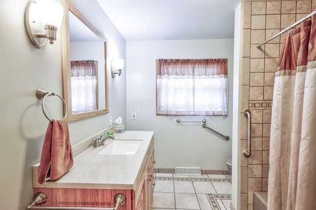 111 Barb Avenue, Heath, OH 43056