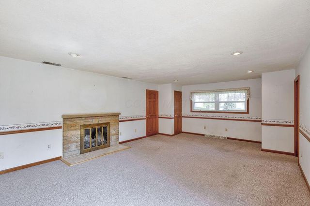 111 Barb Avenue, Heath, OH 43056