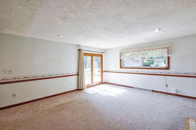 111 Barb Avenue, Heath, OH 43056