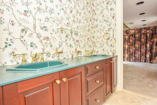 86 Kingsnorth Street, Northbridge, MA 01588