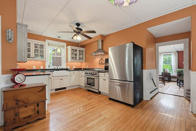 19 King St, Groveland, MA 01834