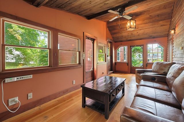 19 King St, Groveland, MA 01834