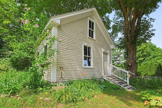 19 King St, Groveland, MA 01834