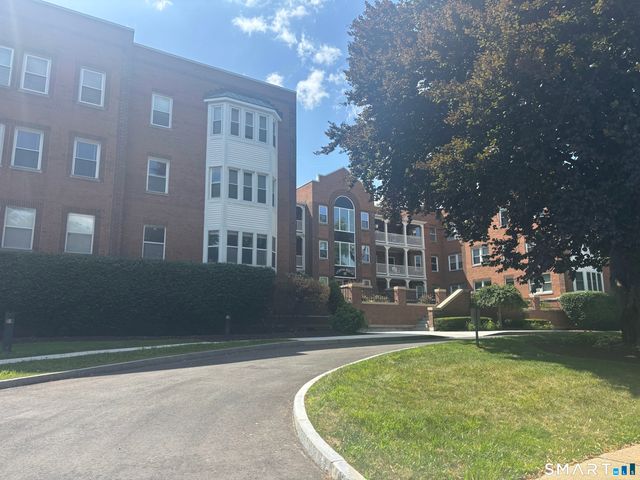 15 Highland Street 202, West Hartford, CT 06119
