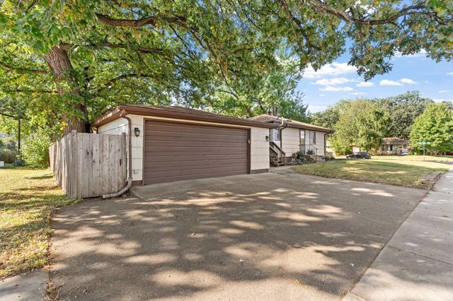 12611 Monterey Avenue S, Savage, MN 55378