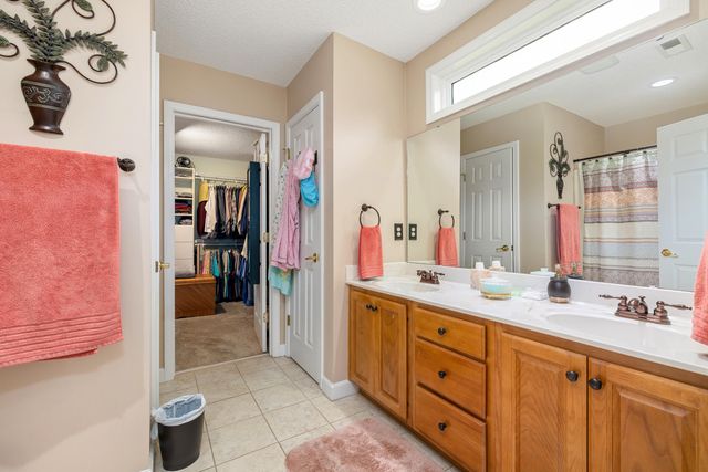 800 Bentwood Circle, Manning, SC 29102