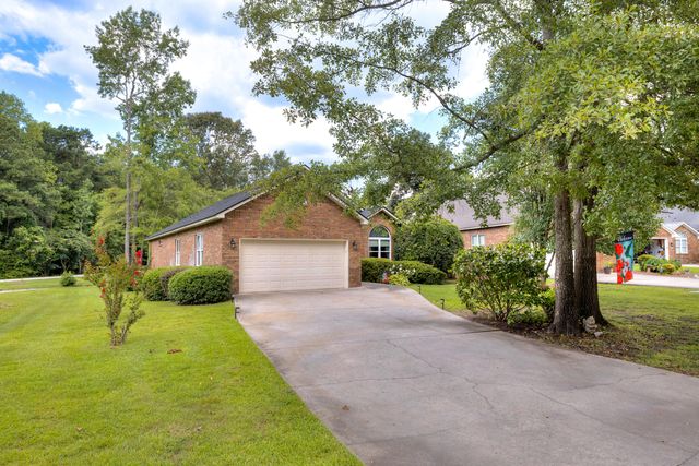 800 Bentwood Circle, Manning, SC 29102
