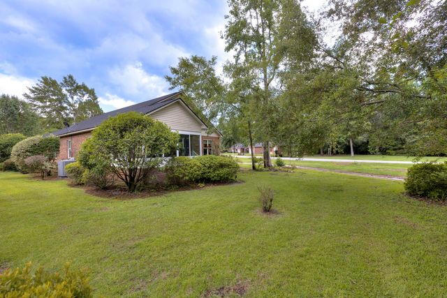 800 Bentwood Circle, Manning, SC 29102