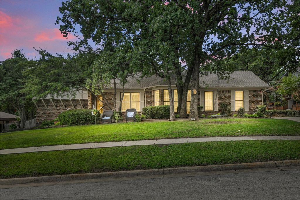 655 Springhill Drive, Hurst, TX 76054