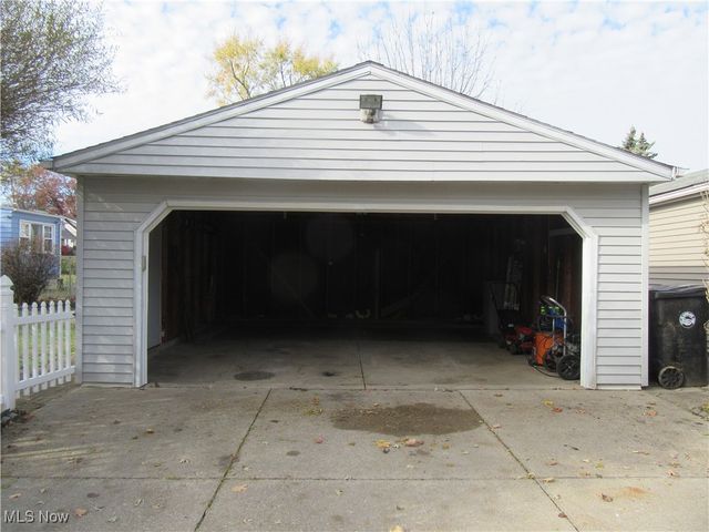 1702 Treadway Avenue, Cleveland, OH 44109