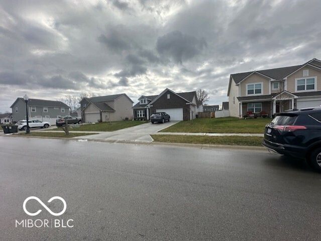 6569 W Sailboat Drive, Greenfield, IN 46140