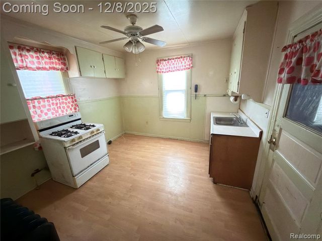 24 W James Street, River Rouge, MI 48218