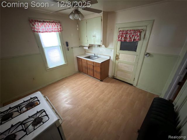 24 W James Street, River Rouge, MI 48218