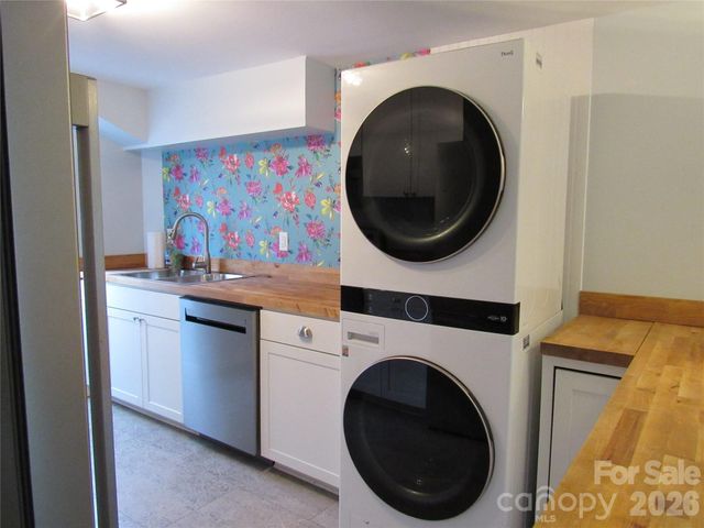 822 Azalea Avenue, Black Mountain, NC 28711