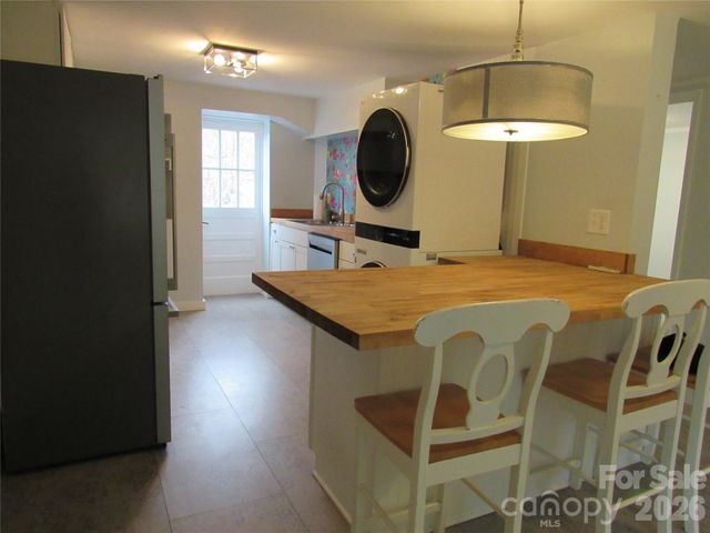 822 Azalea Avenue, Black Mountain, NC 28711