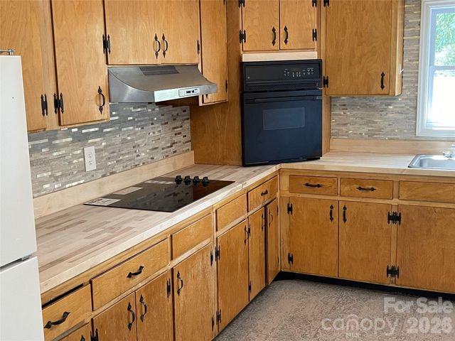 822 Azalea Avenue, Black Mountain, NC 28711