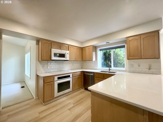 11531 SHELBY ROSE Dr, Oregon City, OR 97045