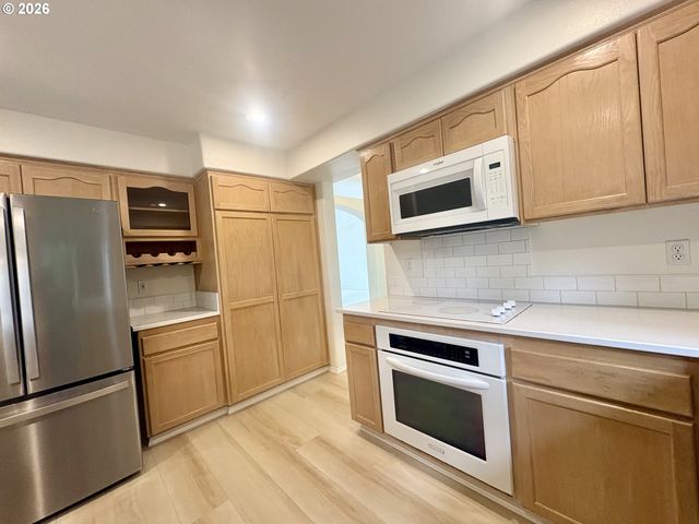 11531 SHELBY ROSE Dr, Oregon City, OR 97045
