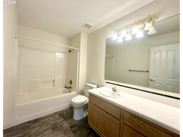 11531 SHELBY ROSE Dr, Oregon City, OR 97045