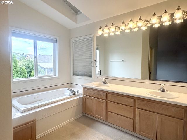 11531 SHELBY ROSE Dr, Oregon City, OR 97045