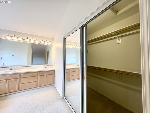 11531 SHELBY ROSE Dr, Oregon City, OR 97045