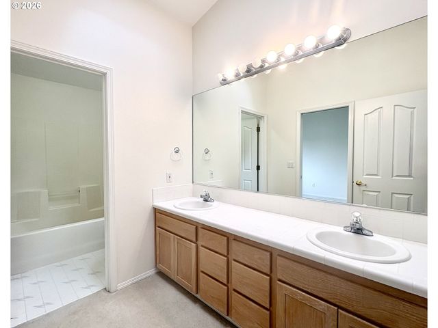 11531 SHELBY ROSE Dr, Oregon City, OR 97045
