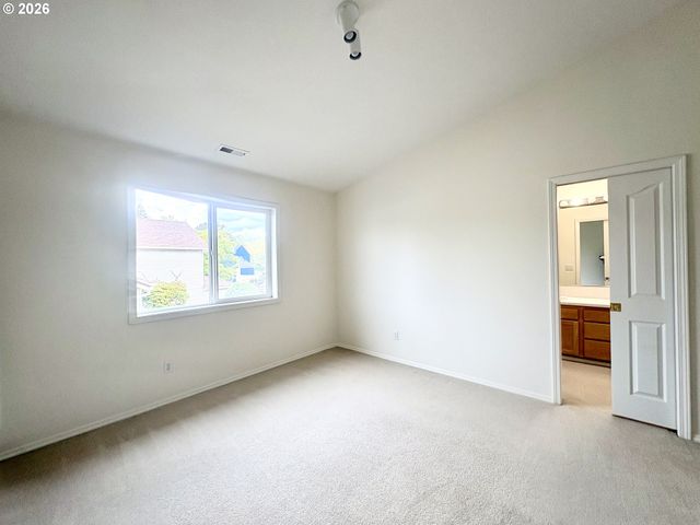 11531 SHELBY ROSE Dr, Oregon City, OR 97045