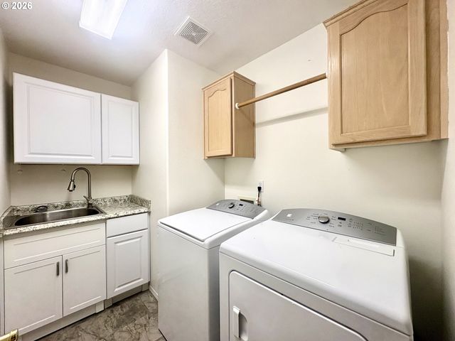 11531 SHELBY ROSE Dr, Oregon City, OR 97045