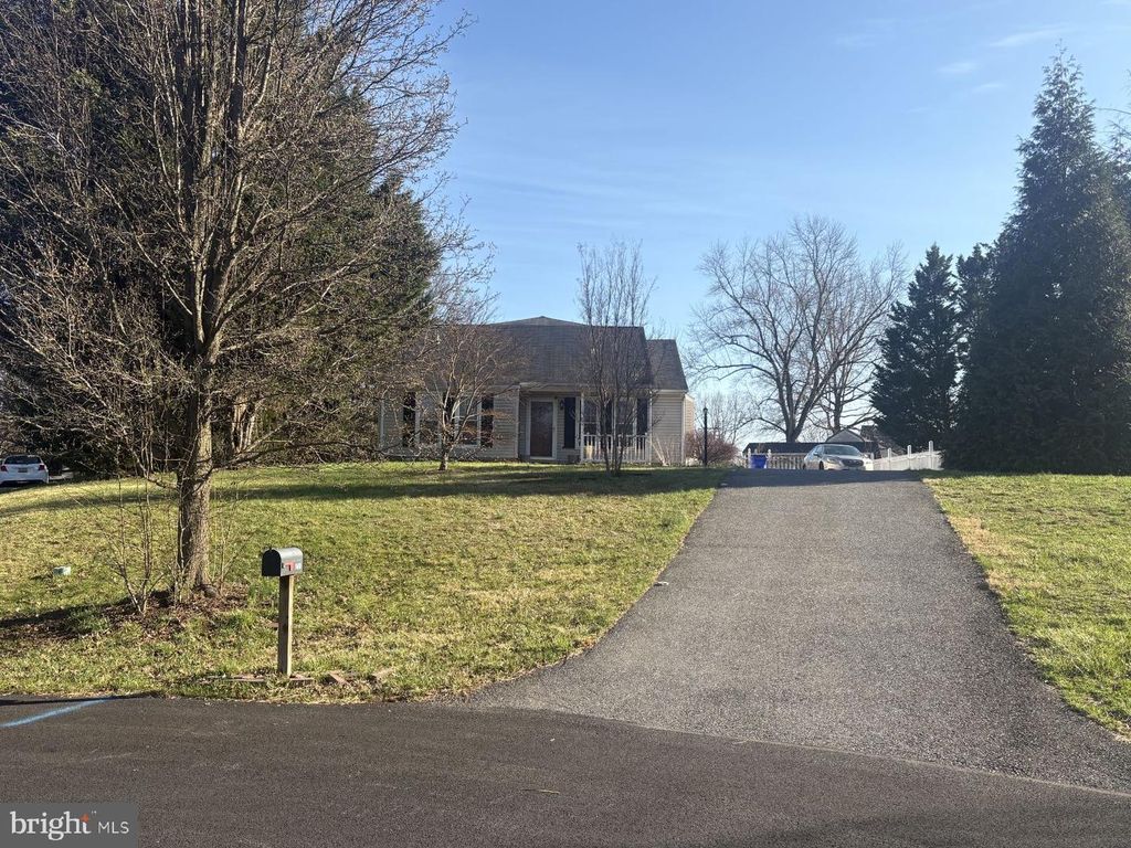 Image 5 of property listing at 148 WICOMICO CT, New Market, MD 21774
