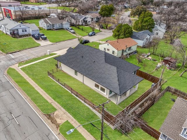 2561 Burton Avenue, Fort Worth, TX 76105