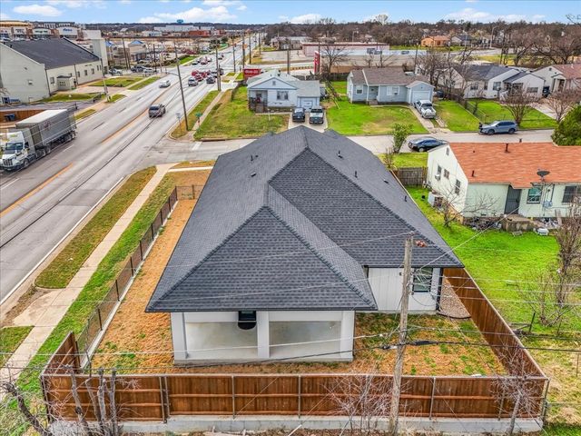 2561 Burton Avenue, Fort Worth, TX 76105