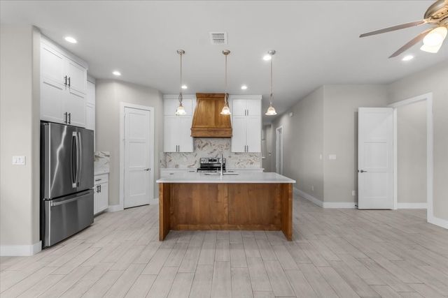 2561 Burton Avenue, Fort Worth, TX 76105