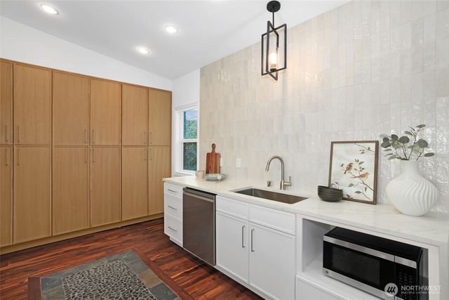 1307 N Cascade Avenue, Tacoma, WA 98406