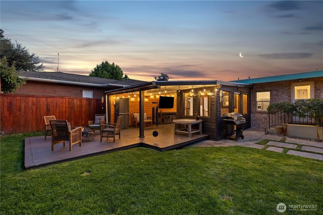 1307 N Cascade Avenue, Tacoma, WA 98406