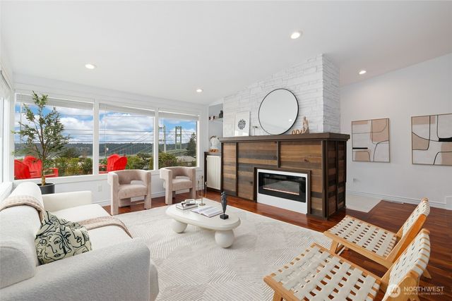 1307 N Cascade Avenue, Tacoma, WA 98406