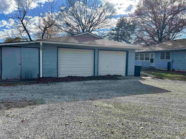 718 S 9th St, Osage City, KS 66523