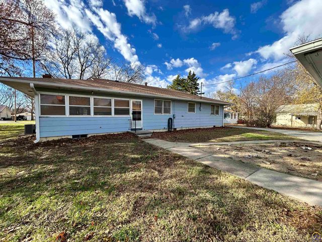 718 S 9th St, Osage City, KS 66523