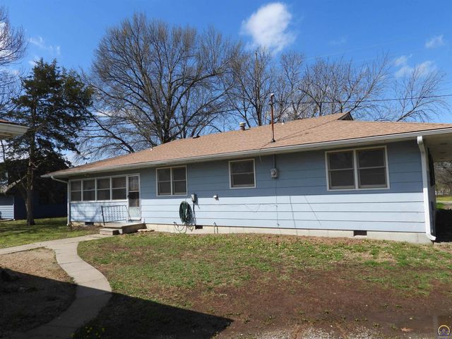 718 S 9th St, Osage City, KS 66523