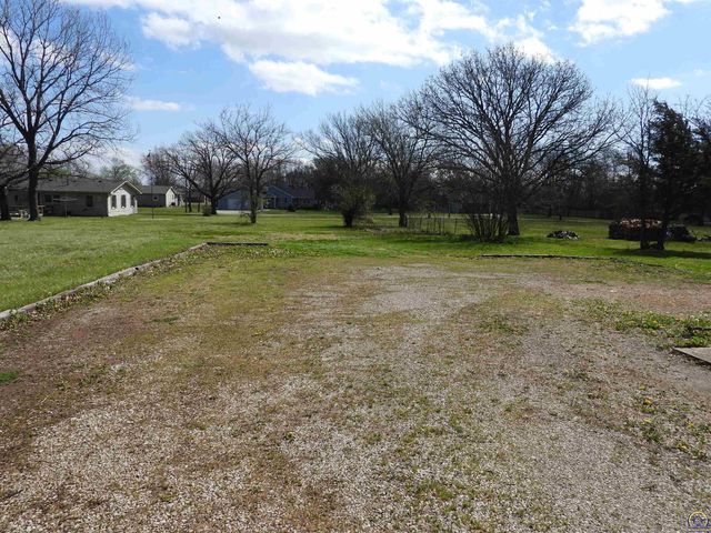 718 S 9th St, Osage City, KS 66523