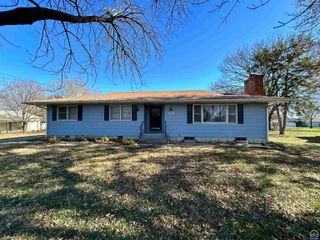 718 S 9th St, Osage City, KS 66523