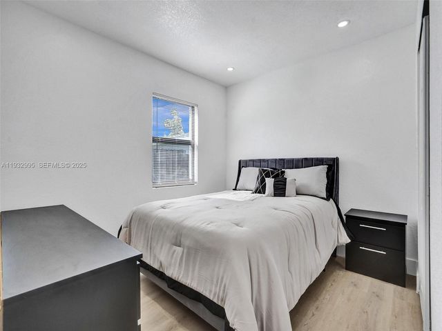 3661 NE 8th Ave, Oakland Park, FL 33334