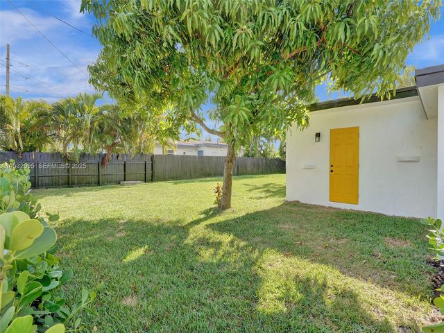 3661 NE 8th Ave, Oakland Park, FL 33334