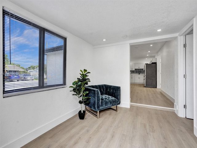 3661 NE 8th Ave, Oakland Park, FL 33334