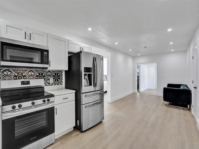 3661 NE 8th Ave, Oakland Park, FL 33334